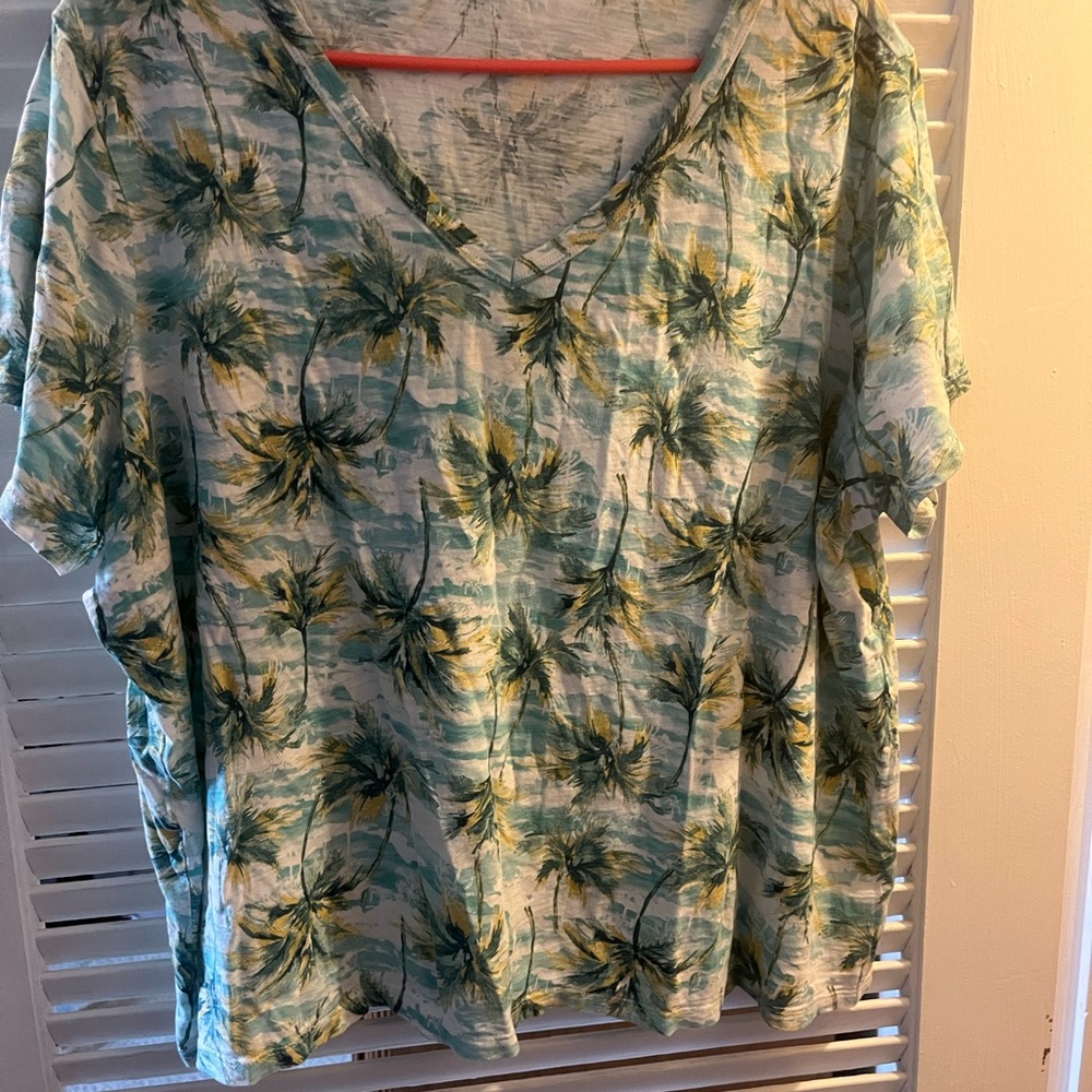 Old Navy Palm Tree V-Neck Short Sleeve Tee - Green & Yellow